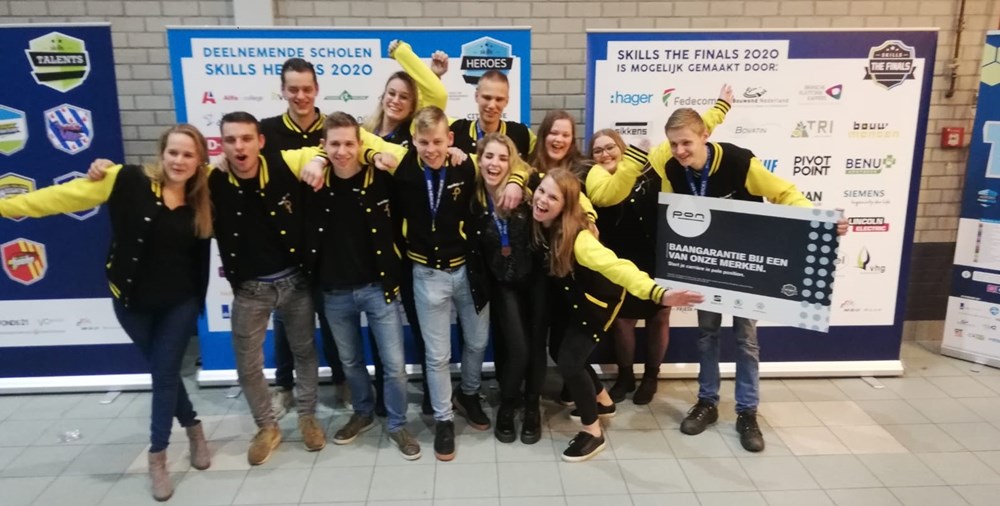 Team van studenten viert succes met medailles tijdens Skills the Finals 2020.