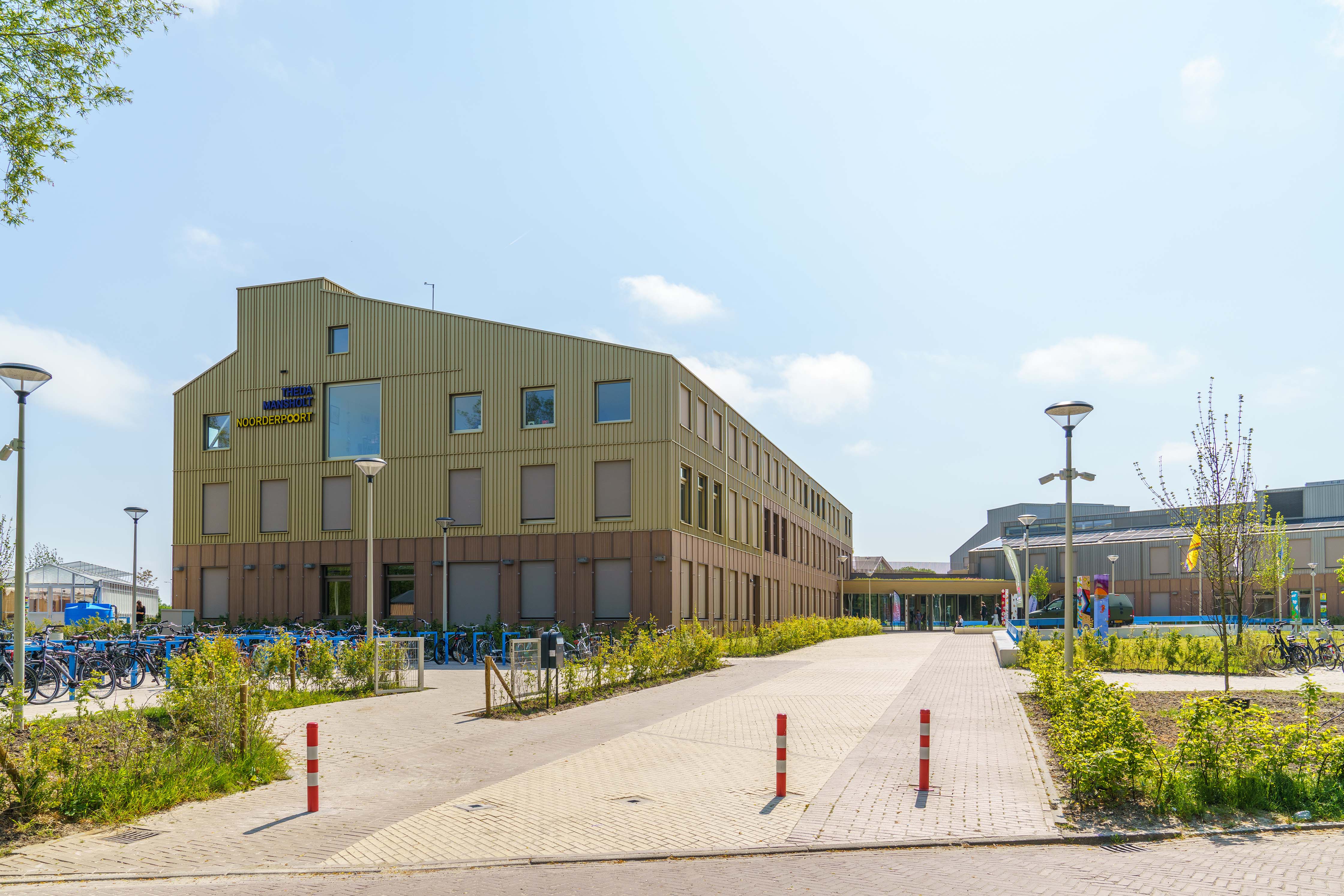 Gebouw van Noorderpoort aan de Pastorielaan in Appingedam, locatie voor middelbaar beroepsonderwijs.