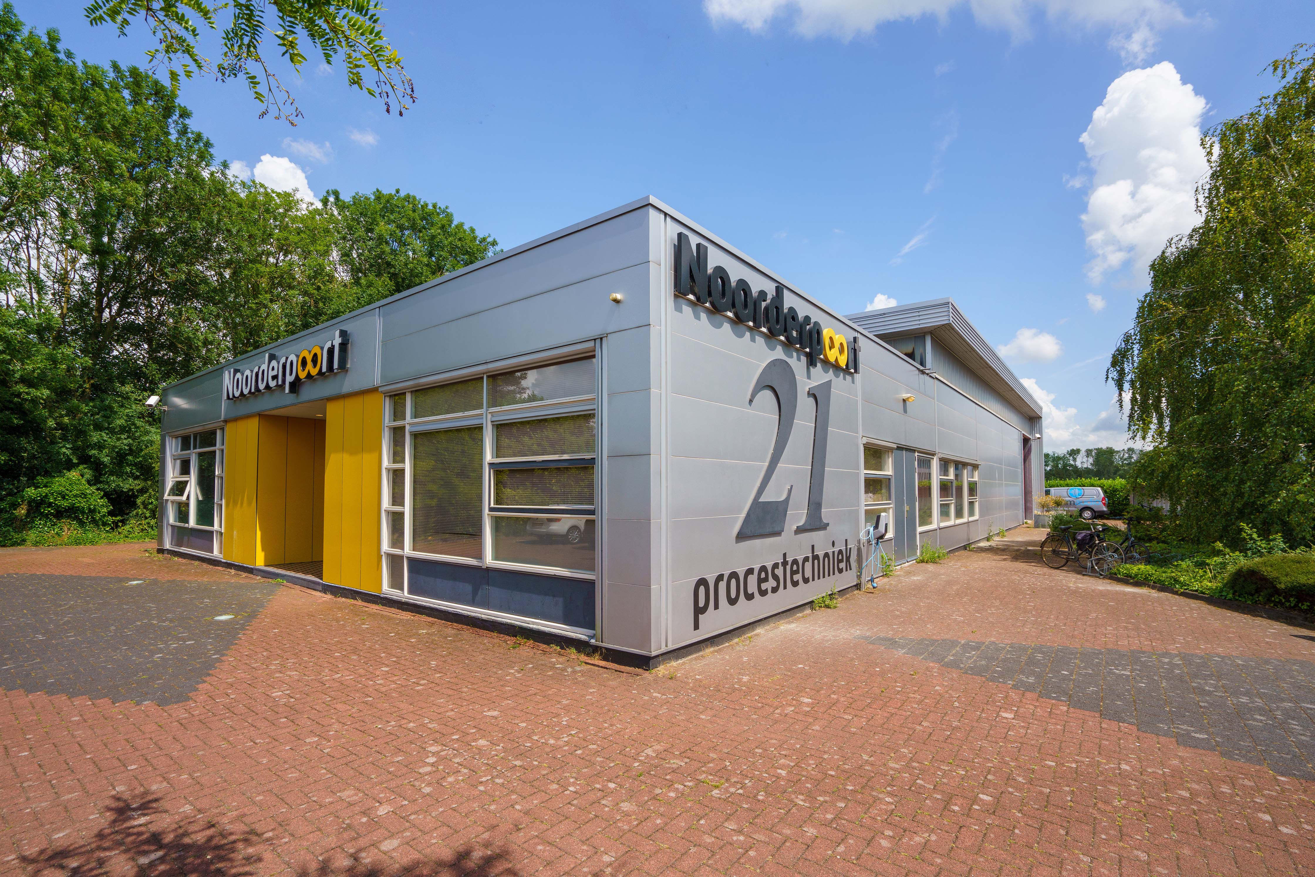 Gebouw van Noorderpoort Zernikepark 21 in Groningen, gespecialiseerd in procestechniek onderwijs