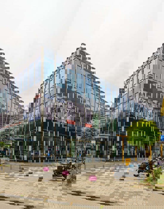 Gebouw van Noorderpoort aan Hora Siccamasingel 177 in Groningen, met brede ramen en moderne architectuur