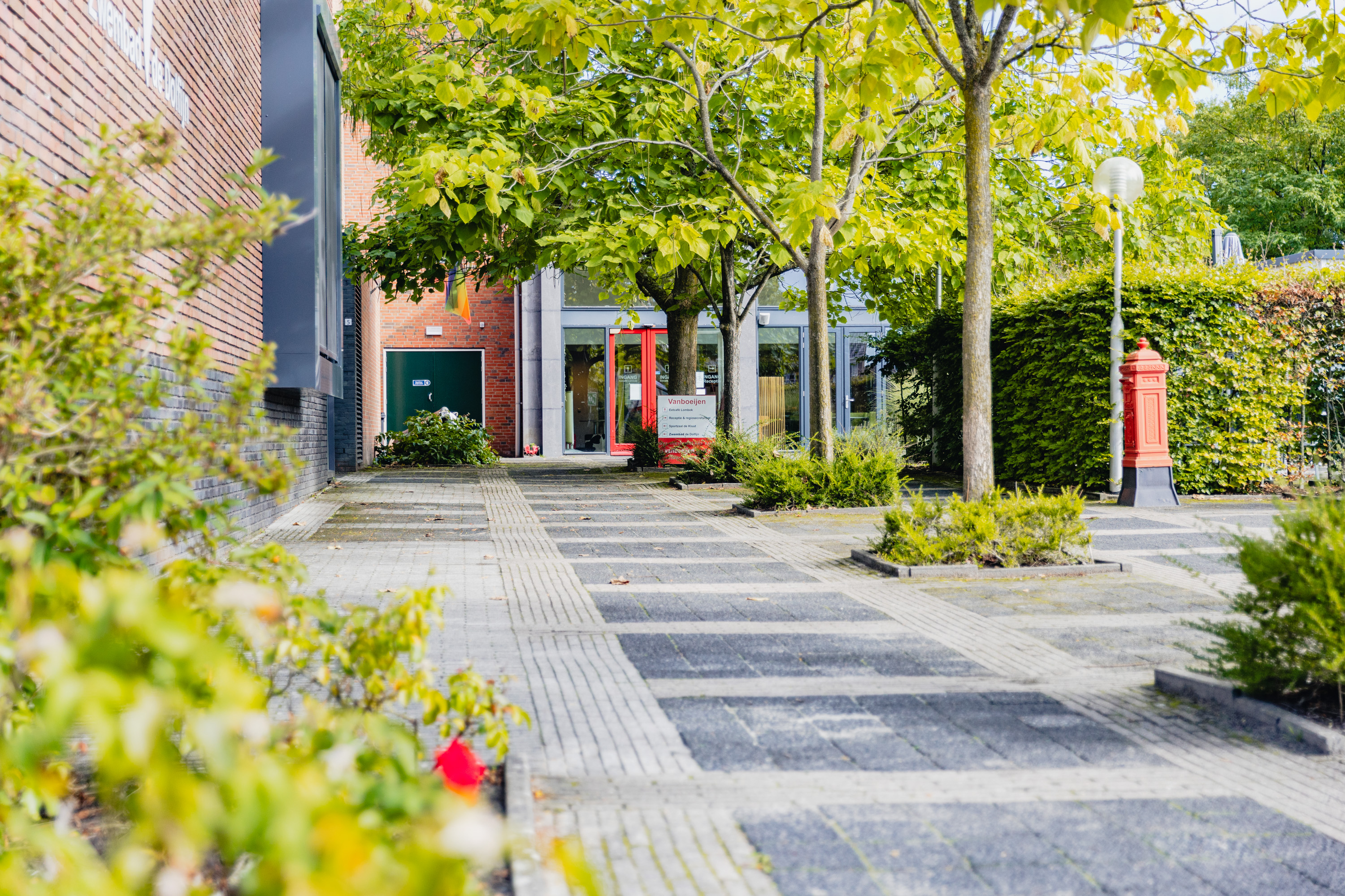 Entree van zorglocatie Hendrik van Boeijenlaan 5 in Assen met toegang voor studenten van Noorderpoort
