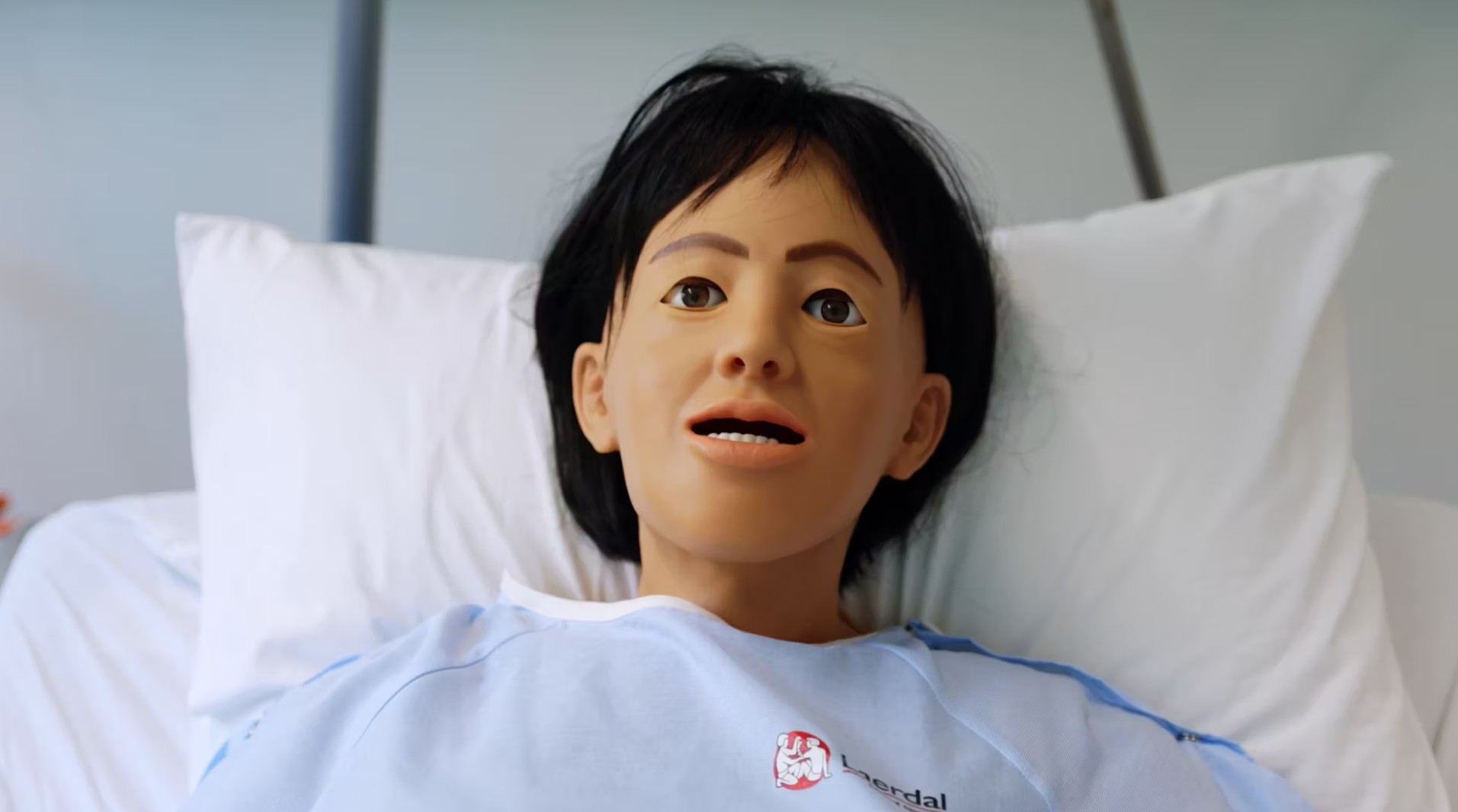 Simulatiepop gebruikt in verpleegkundige opleiding voor praktijktraining in patiëntenverzorging