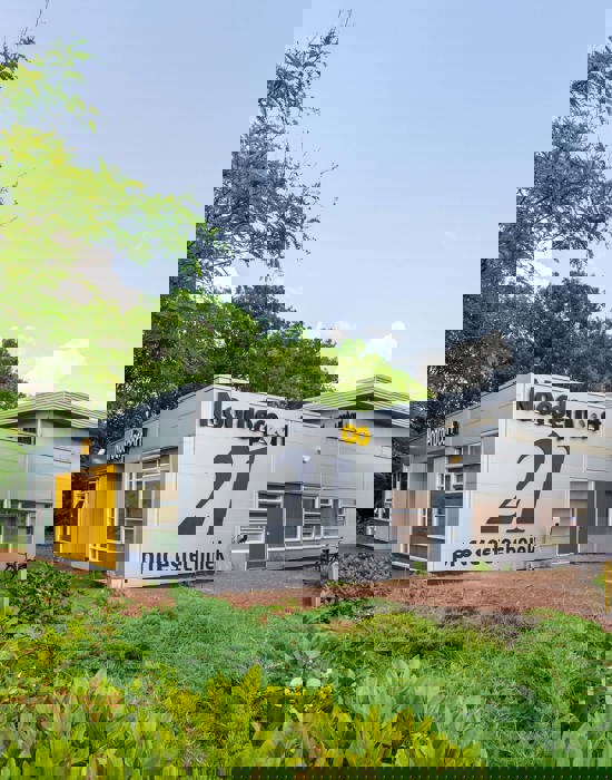 Gebouw Noorderpoort 21 voor processtechniek in Zernikepark Groningen, gericht op praktijkgericht mbo-onderwijs